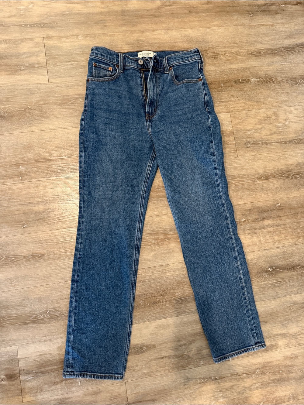 Abercrombie & Fitch Straight-Leg Women’s Jeans in Medium Blue